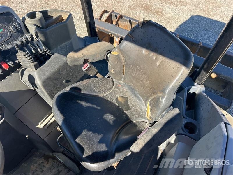 CAT 415F2IL 4x4 Landscape Loader Kolesni nakladalci