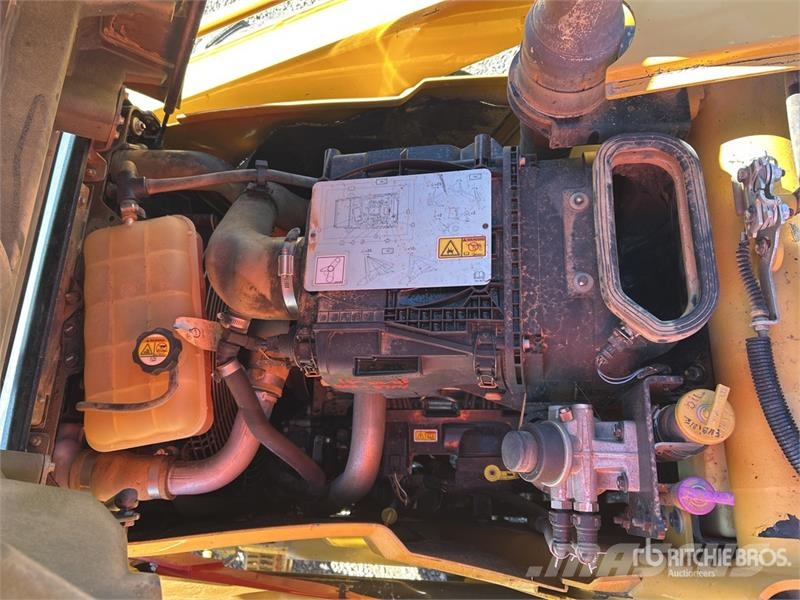 CAT 415F2IL 4x4 Landscape Loader Kolesni nakladalci