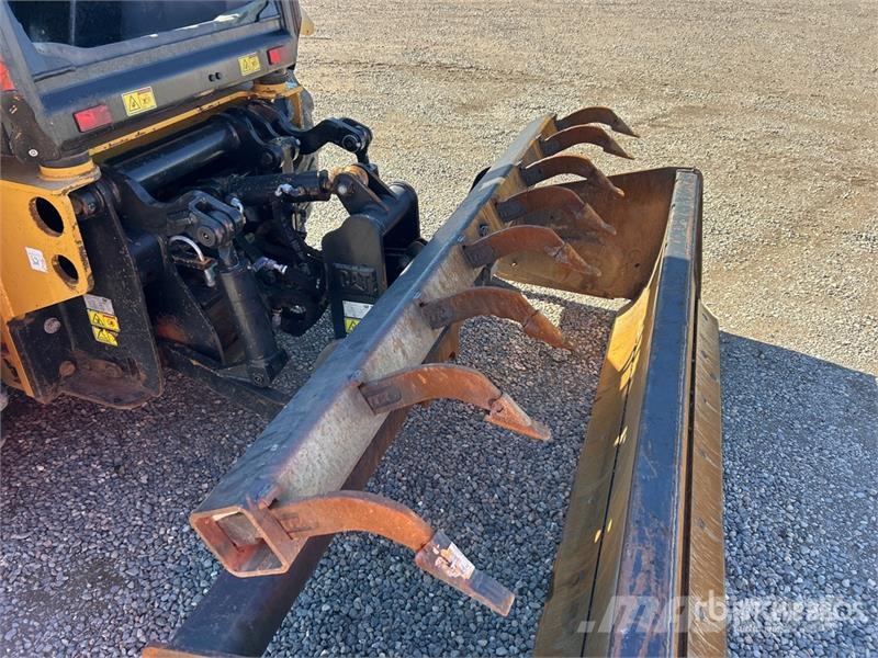 CAT 415F2IL 4x4 Landscape Loader Kolesni nakladalci