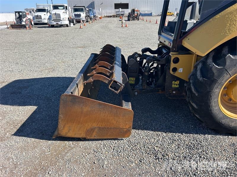 CAT 415F2IL 4x4 Landscape Loader Kolesni nakladalci