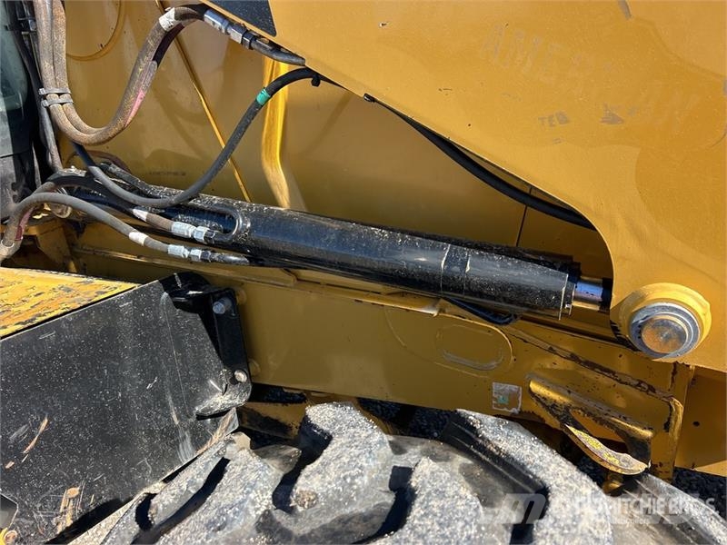 CAT 415F2IL 4x4 Landscape Loader Kolesni nakladalci