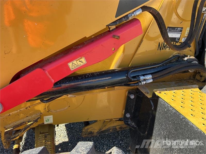 CAT 415F2IL 4x4 Landscape Loader Kolesni nakladalci