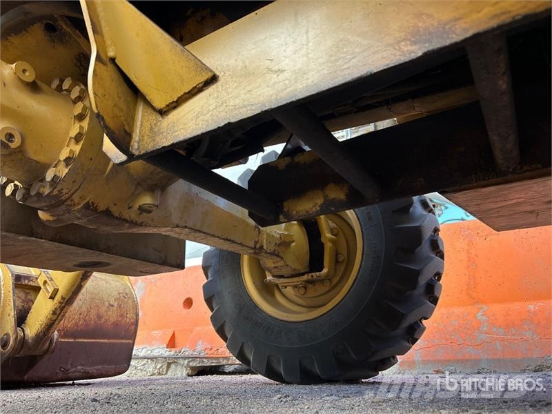 CAT 420D Rovokopači