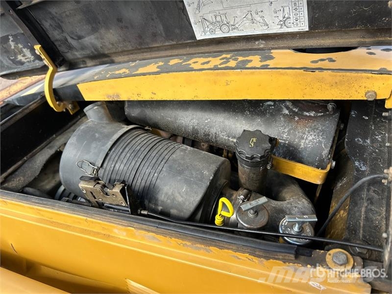 CAT 420D Rovokopači