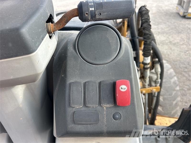 CAT 420E لوادر ذات جرافات عكسية