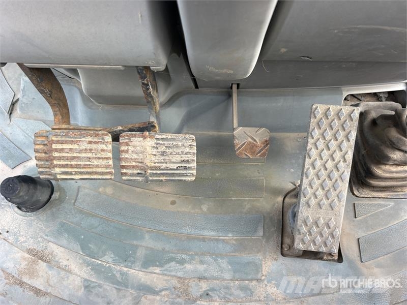 CAT 420E لوادر ذات جرافات عكسية