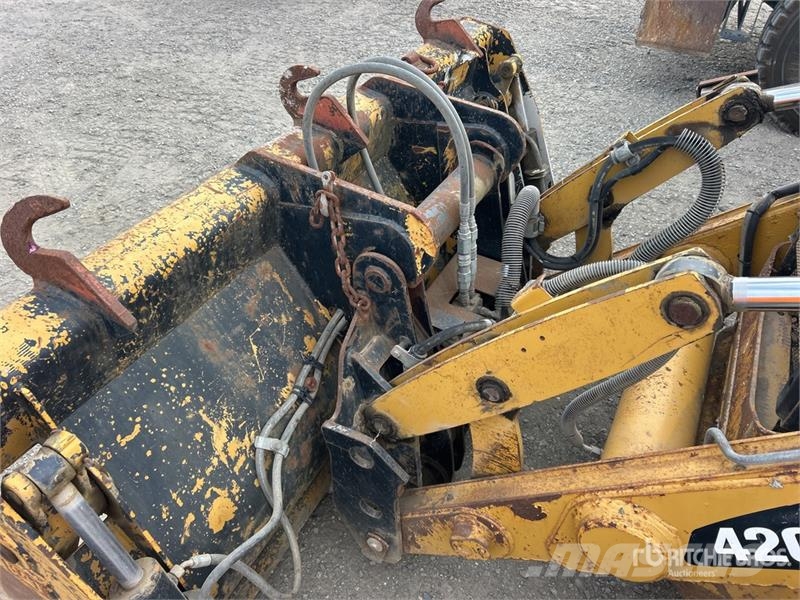 CAT 420E لوادر ذات جرافات عكسية