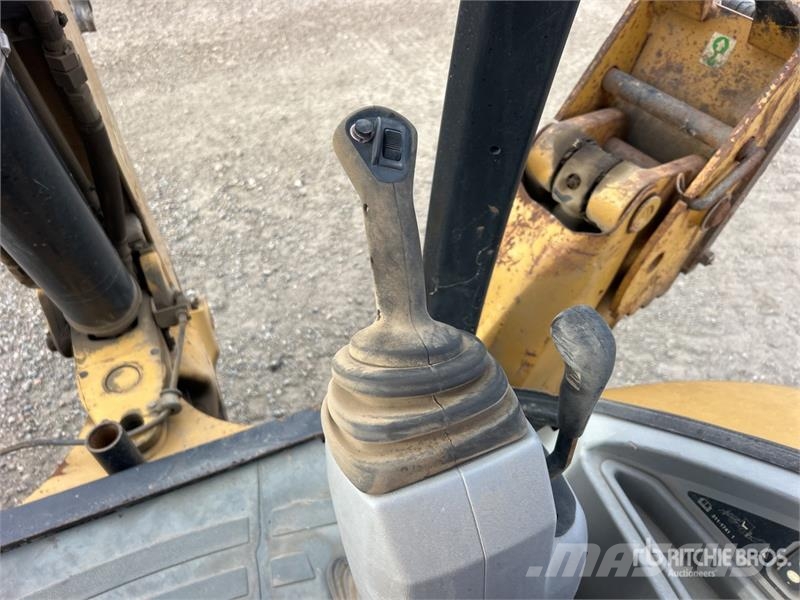 CAT 420E لوادر ذات جرافات عكسية