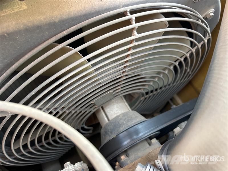 CAT 420E لوادر ذات جرافات عكسية