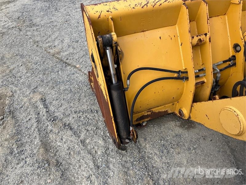 CAT 420F Rovokopači