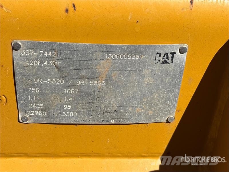 CAT 420F Retroescavadeiras