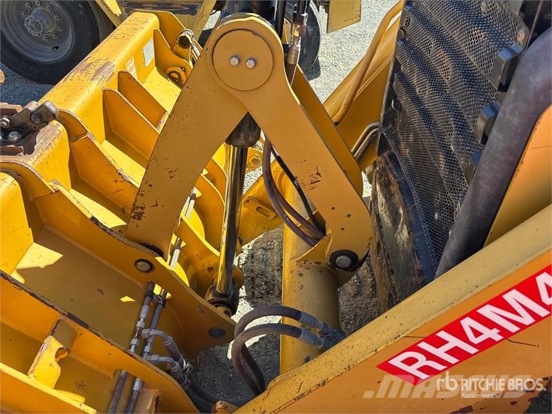 CAT 420F Retroescavadeiras