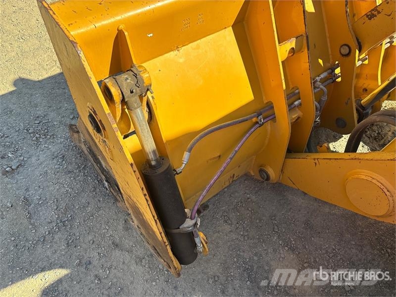CAT 420F Retroescavadeiras