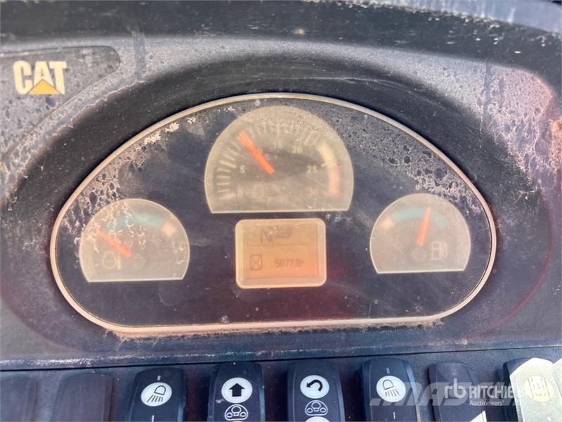 CAT 420F Retroescavadeiras