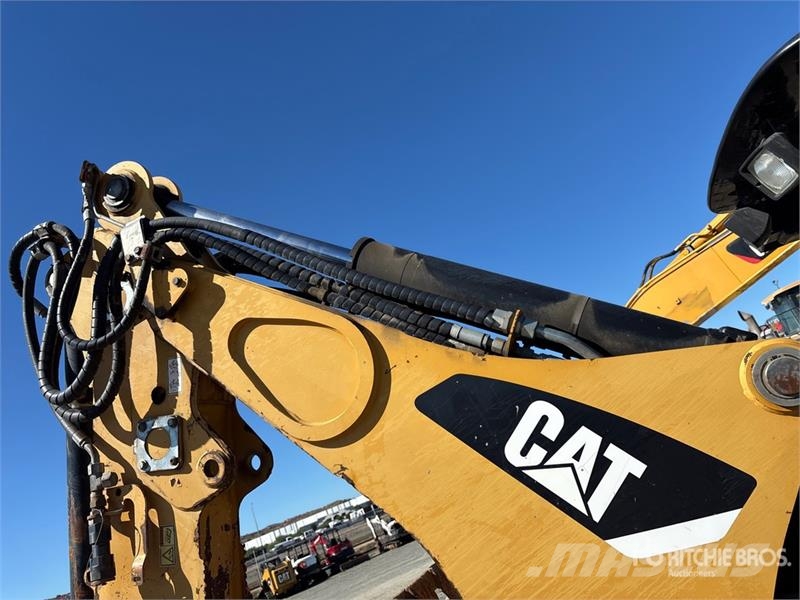 CAT 420F Retroescavadeiras