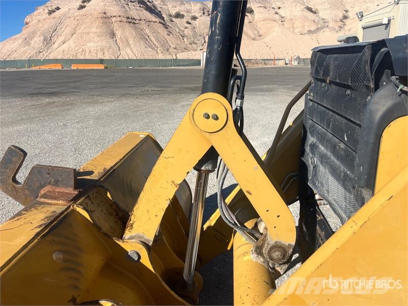 CAT 420F Retroescavadeiras