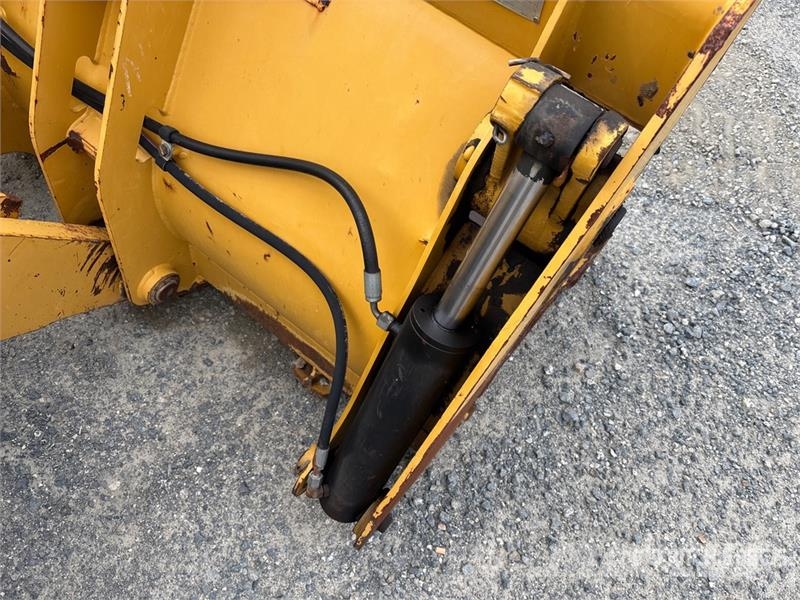 CAT 420F Rovokopači