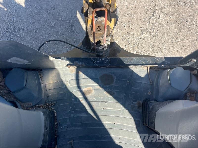 CAT 420F Retroescavadeiras