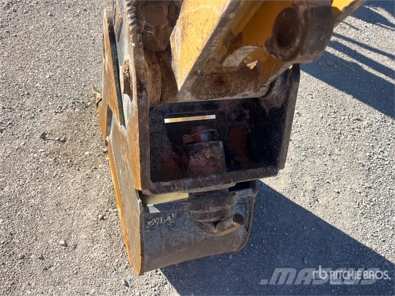 CAT 420F Retroescavadeiras