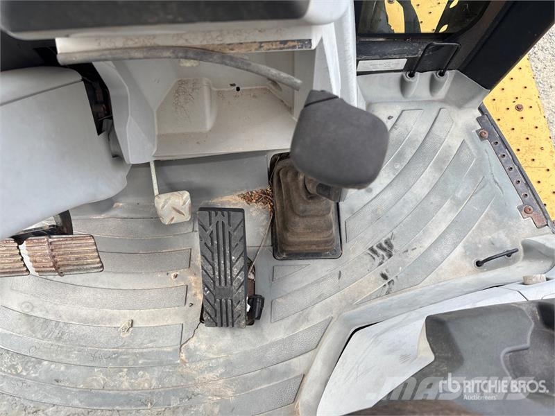 CAT 420F Rovokopači