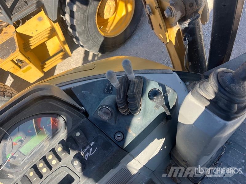 CAT 420F Retroescavadeiras