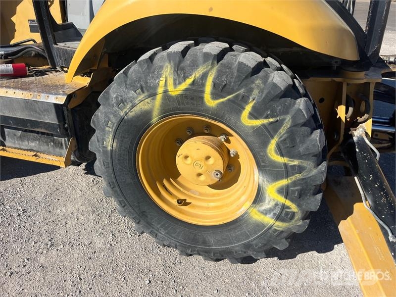 CAT 420F Retroescavadeiras