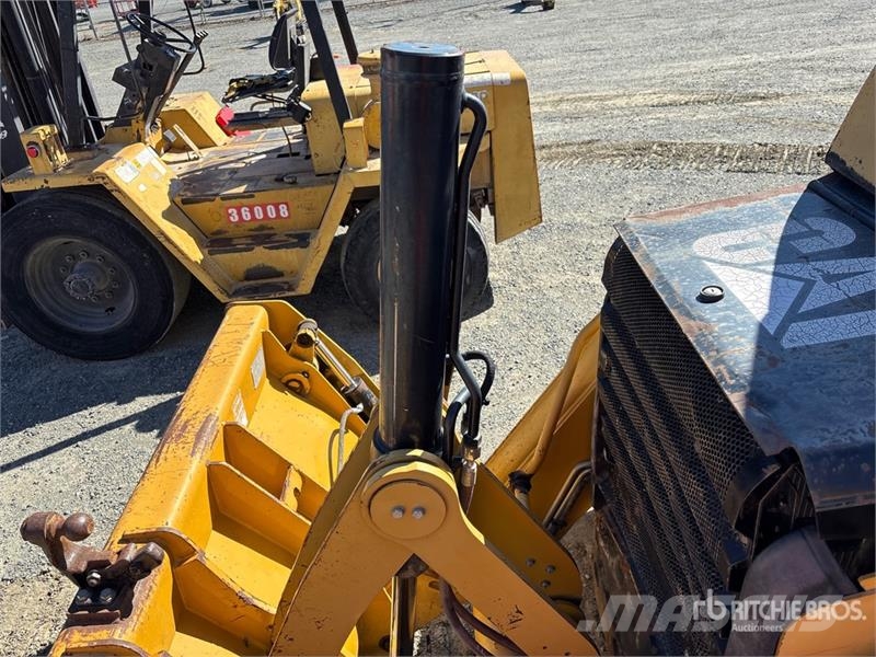 CAT 420F Retroescavadeiras