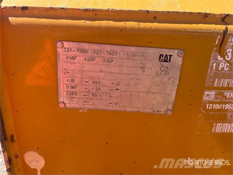 CAT 420F Retroescavadeiras