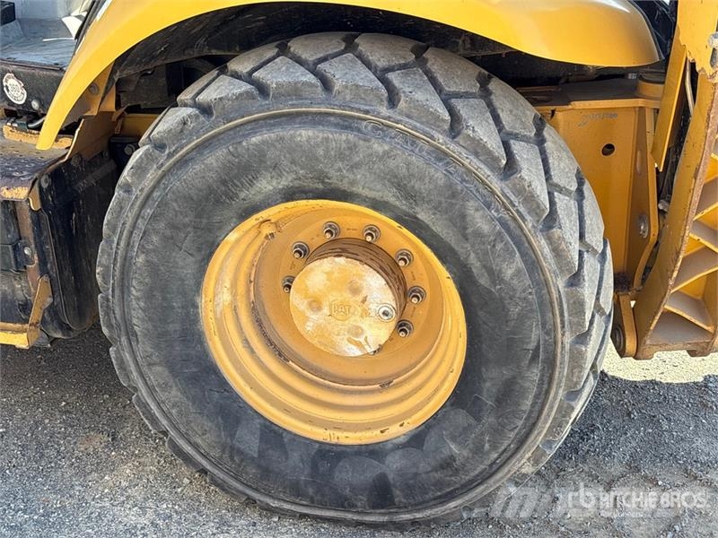 CAT 420F Retroescavadeiras