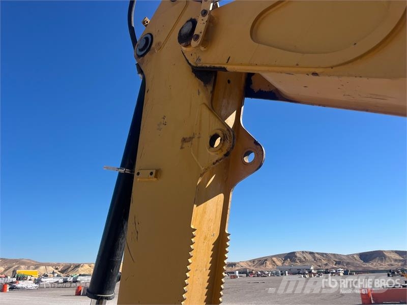 CAT 420F Retroescavadeiras