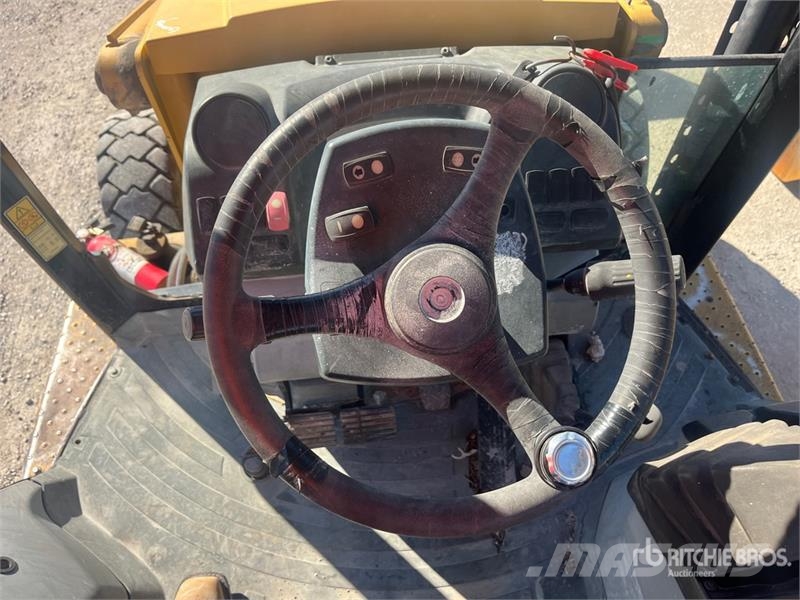 CAT 420F Retroescavadeiras