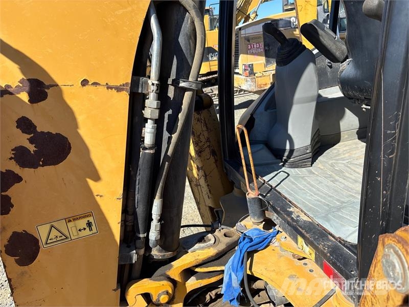 CAT 420F Retroescavadeiras