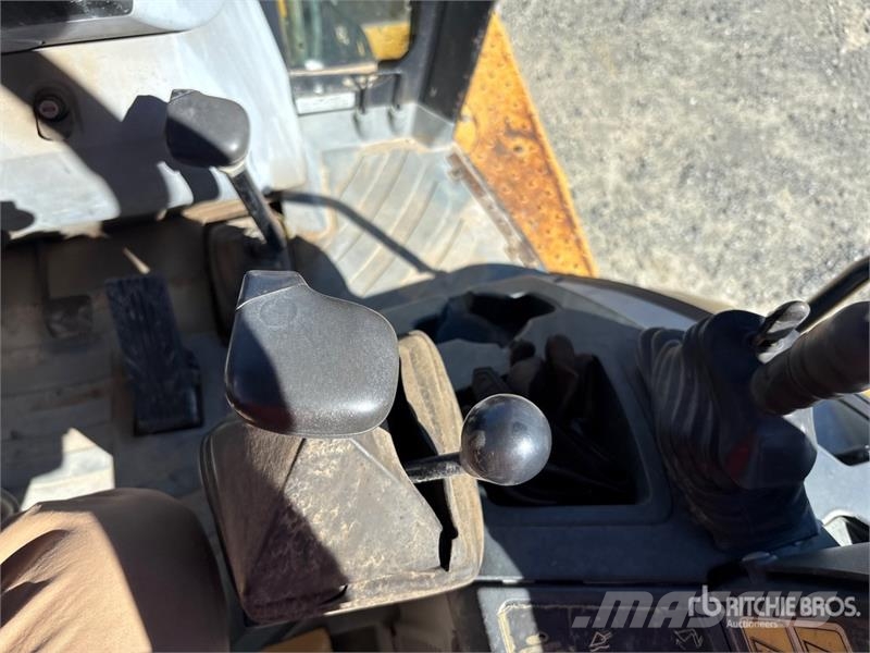 CAT 420F Retroescavadeiras