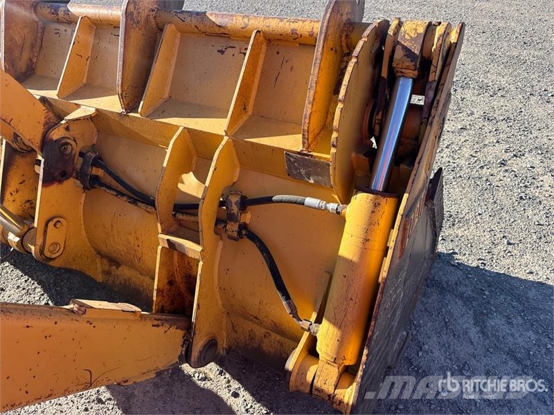 CAT 446D Rovokopači