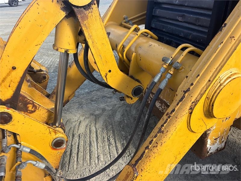 CAT 446D لوادر ذات جرافات عكسية