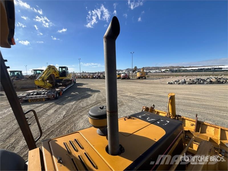 CAT 446D لوادر ذات جرافات عكسية