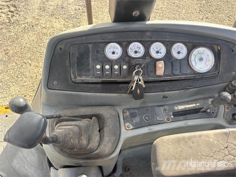 CAT 446D لوادر ذات جرافات عكسية