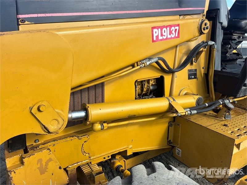 CAT 446D لوادر ذات جرافات عكسية