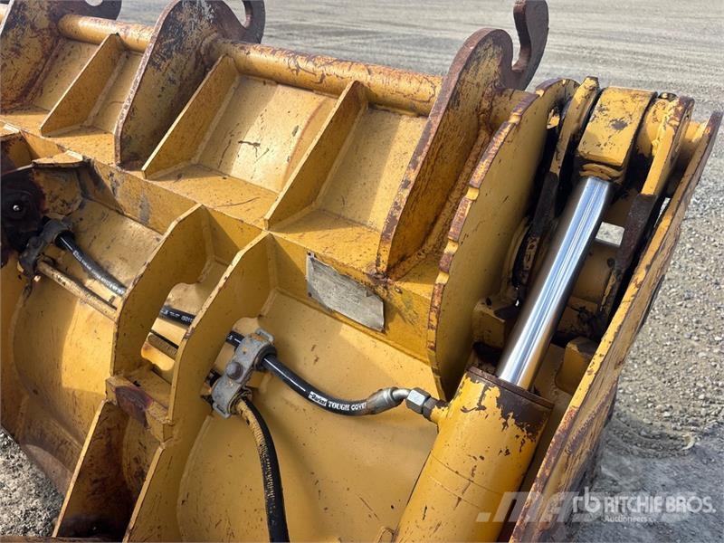 CAT 446D لوادر ذات جرافات عكسية