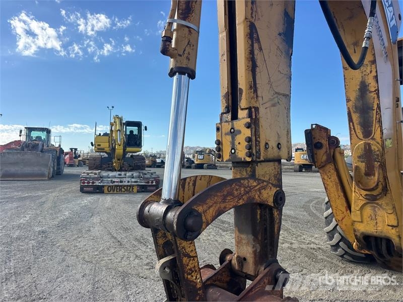 CAT 446D لوادر ذات جرافات عكسية