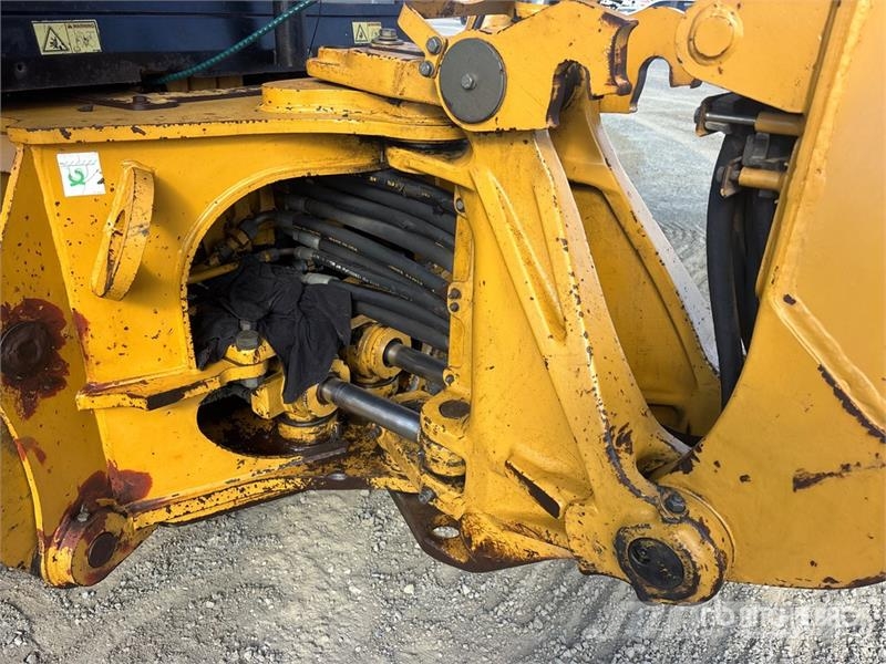 CAT 446D لوادر ذات جرافات عكسية