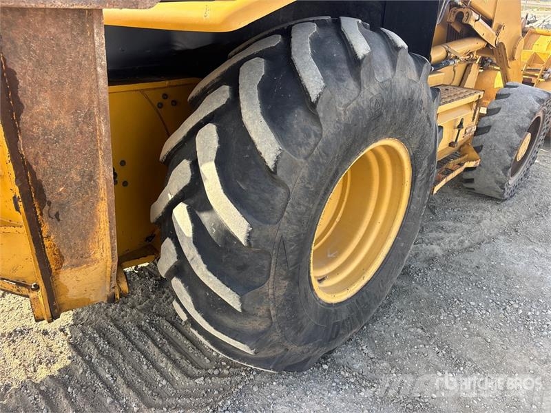 CAT 446D لوادر ذات جرافات عكسية