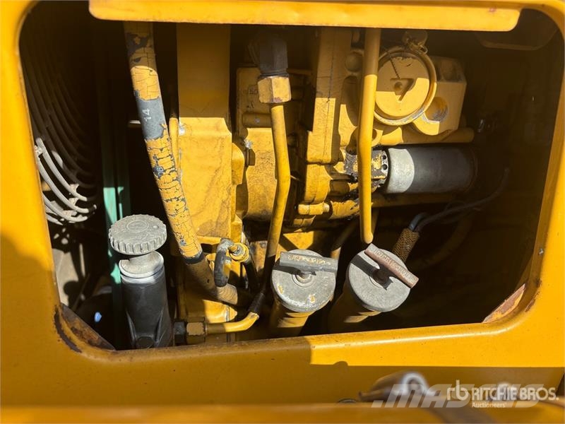 CAT 446D لوادر ذات جرافات عكسية