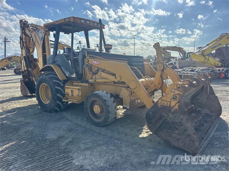 CAT 446D لوادر ذات جرافات عكسية