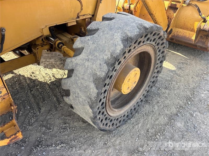 CAT 446D لوادر ذات جرافات عكسية