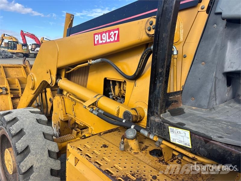 CAT 446D لوادر ذات جرافات عكسية