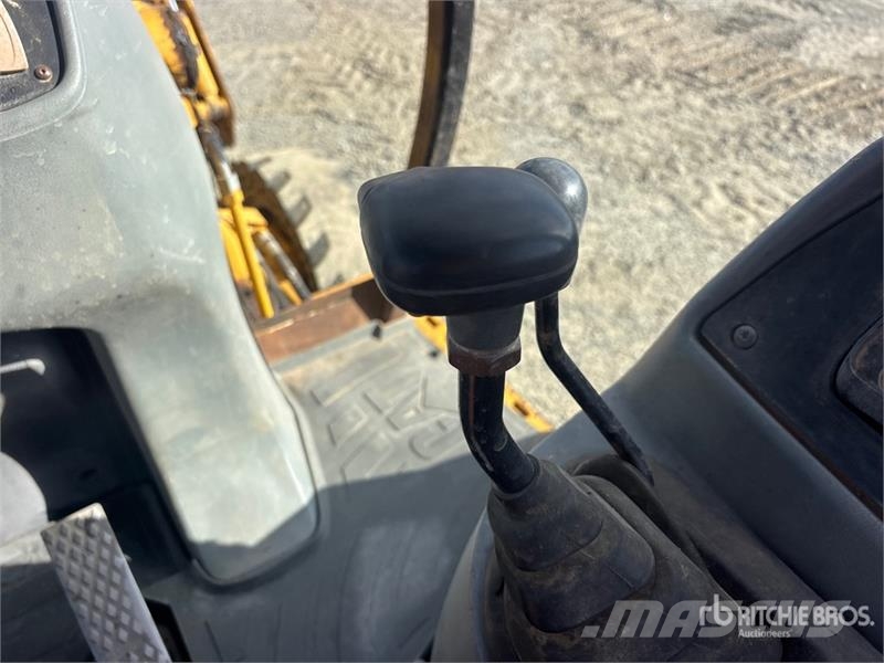 CAT 446D لوادر ذات جرافات عكسية