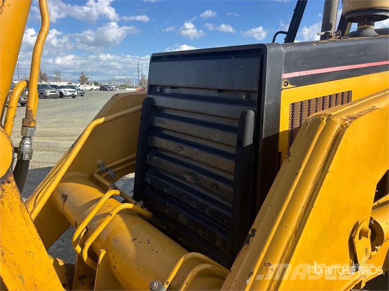 CAT 446D لوادر ذات جرافات عكسية