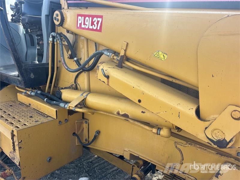 CAT 446D لوادر ذات جرافات عكسية