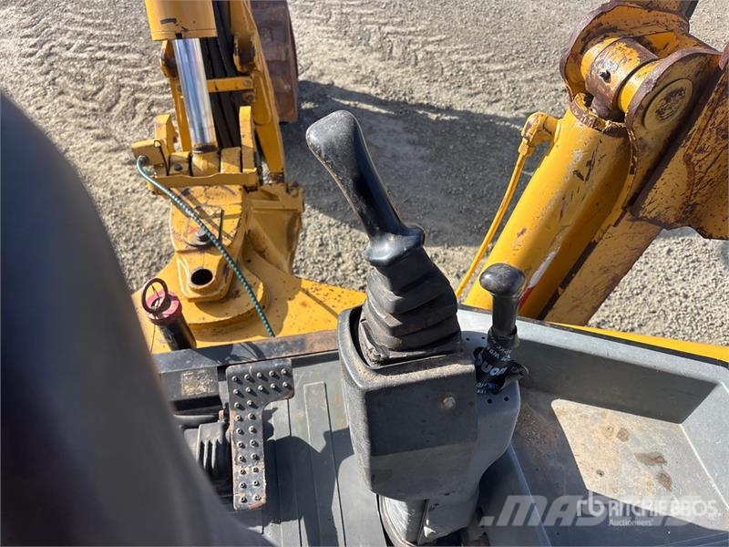 CAT 446D لوادر ذات جرافات عكسية